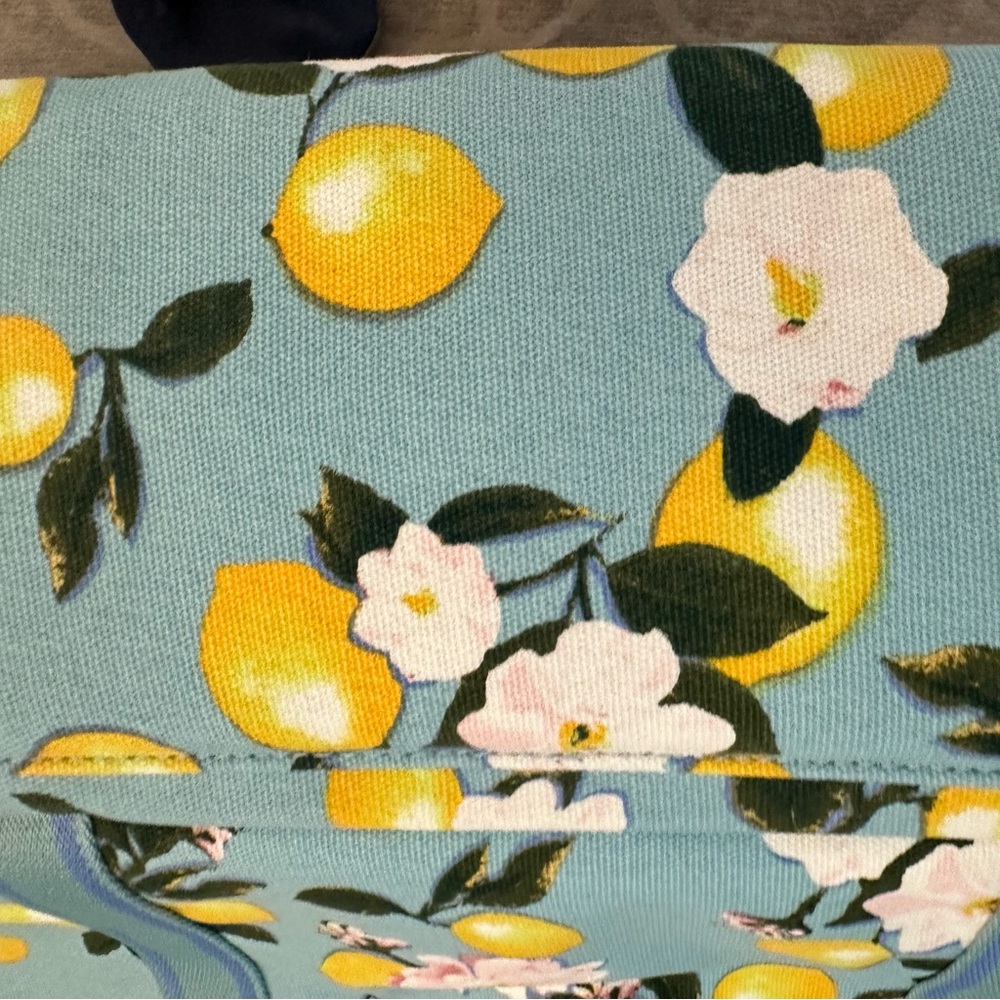 NWT Victoria Secret Cooler Tote - Summer Lemons - Picture 8 of 16